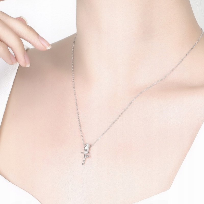 Srebrny naszyjnik łańcuszek z zawieszką róża