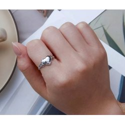 Pierścionek srebrny regulowany serce rodowany