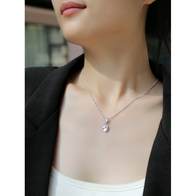 Naszyjnik srebrny 925 rodowany jednorożec - magiczny talizman