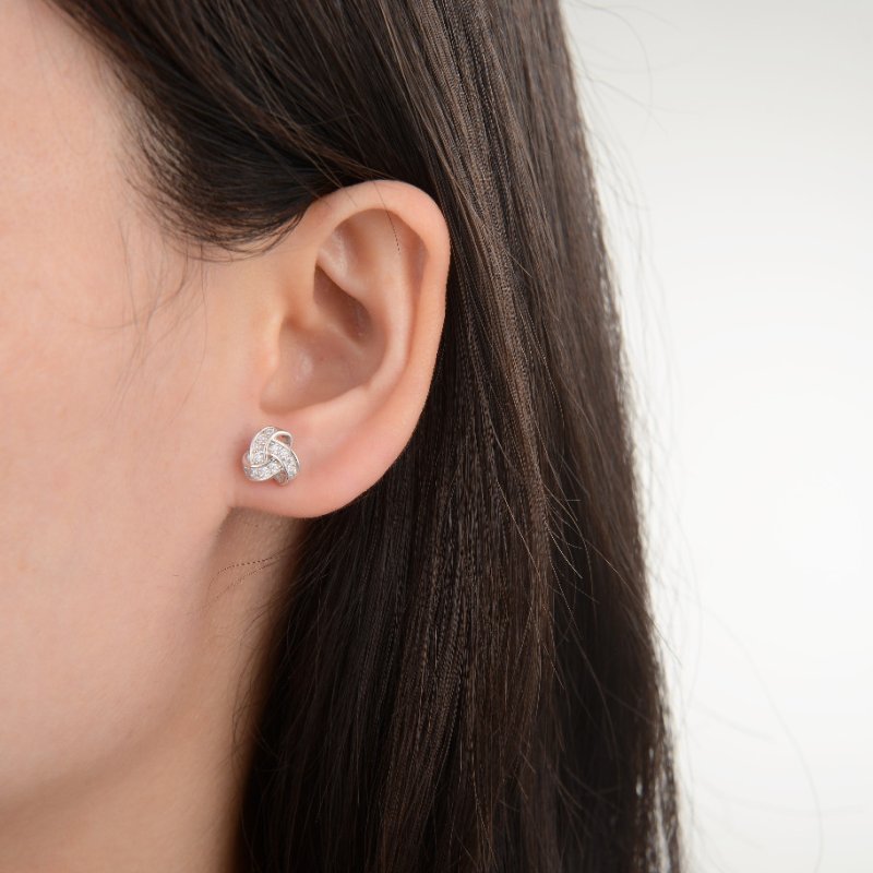 Srebrne kolczyki wkrętki sztyfty rodowane srebro eleganckie i subtelne