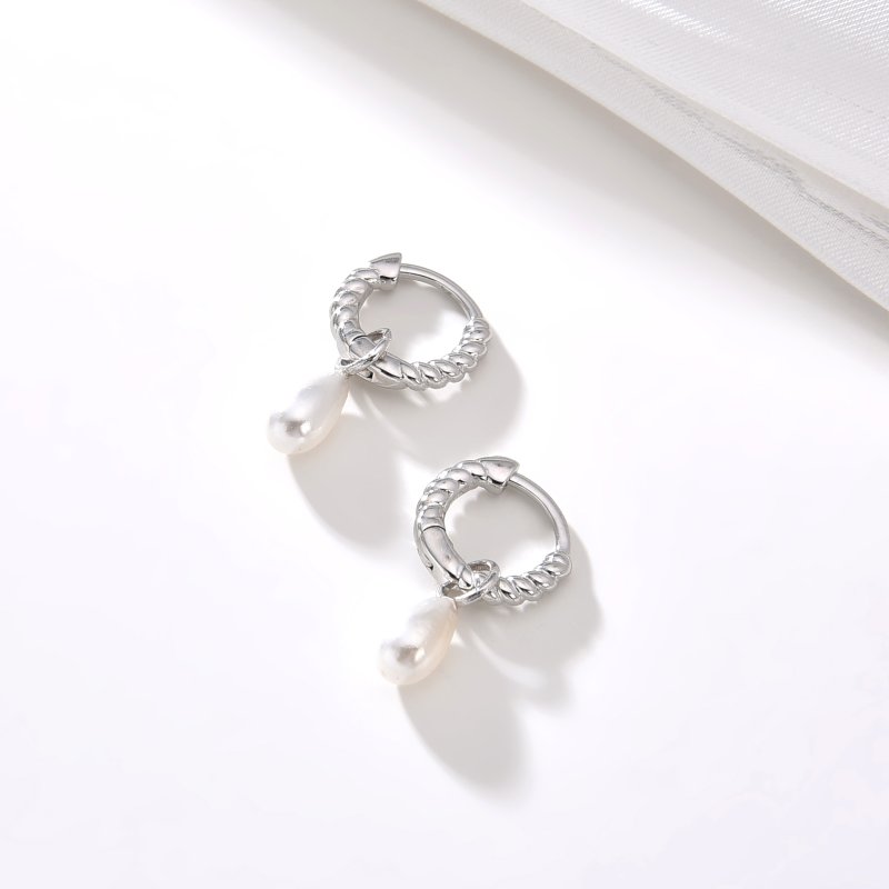 Srebrne kolczyki rodowane perły wiszące angielskie srebro 925