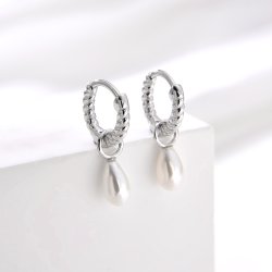 Srebrne kolczyki rodowane perły wiszące angielskie srebro 925