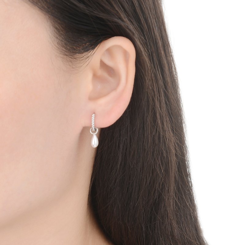 Srebrne kolczyki rodowane perły wiszące angielskie srebro 925