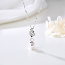Naszyjnik srebrny damski łańcuszek z zawieszką dla niej perła srebro 925