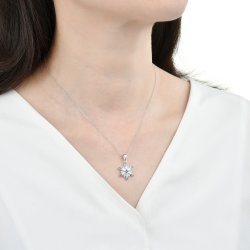 Srebrny Naszyjnik Świąteczny „Błękitny Płatek Śniegu” – idealny prezent pod choinkę