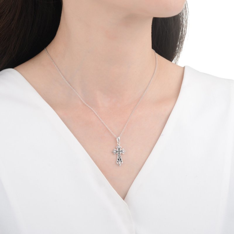 Naszyjnik srebrny krzyżyk srebro 925 - modny dodatek