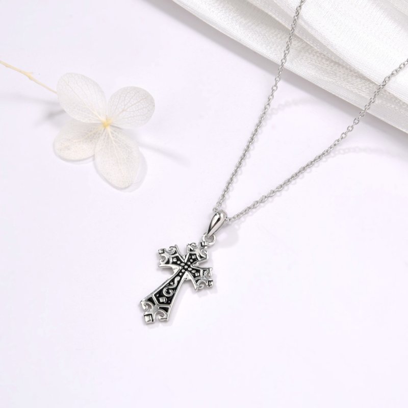 Naszyjnik srebrny krzyżyk srebro 925 - modny dodatek