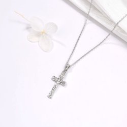 Naszyjnik srebrny krzyżyk srebro 925 dla eleganckiej kobiety