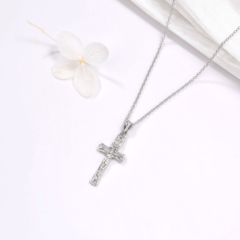 Naszyjnik srebrny krzyżyk srebro 925 dla eleganckiej kobiety