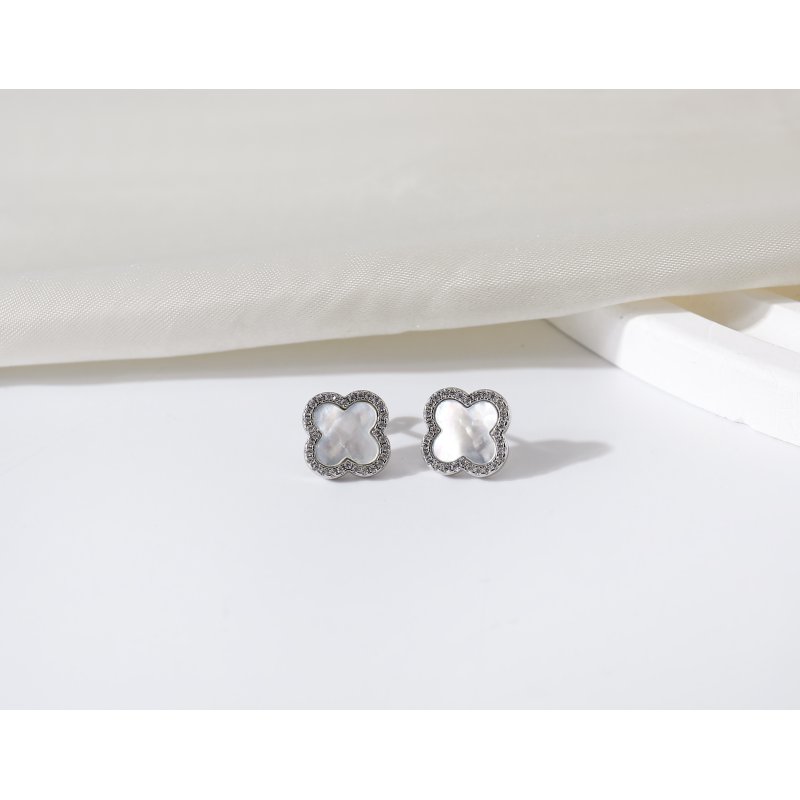 Srebrne kolczyki z masą perłową kwiatki rodowane srebro próba 925 sztyfty