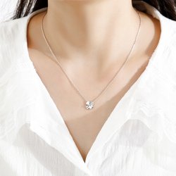 Naszyjnik srebrny łańcuszek celebrytka koniczynka cyrkonia srebro próba 925