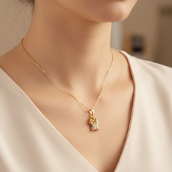 Srebrny pozłacany naszyjnik zawieszka piesek cyrkonia srebro próba 925