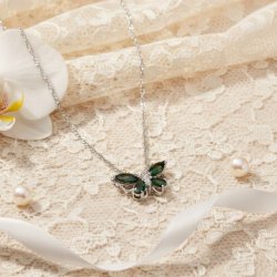 Srebrny naszyjnik zawieszka motyl motylek topaz srebro próba 925