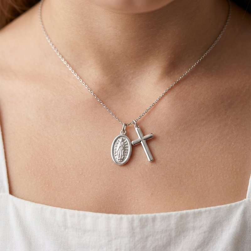 Łańcuszek srebrny z krzyżykiem medalik na komunię dla dziewczynki srebro