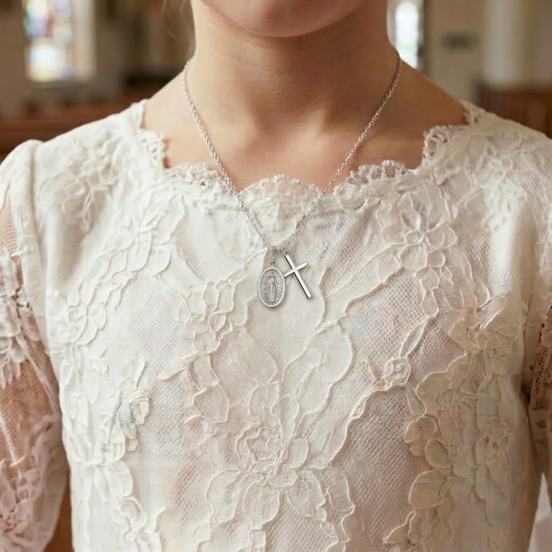 Łańcuszek srebrny z krzyżykiem medalik na komunię dla dziewczynki srebro