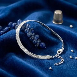 Elegancka bransoletka srebrna damska płaska taśma ze wzorem srebro 925