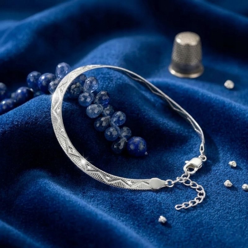 Elegancka bransoletka srebrna damska płaska taśma ze wzorem srebro 925