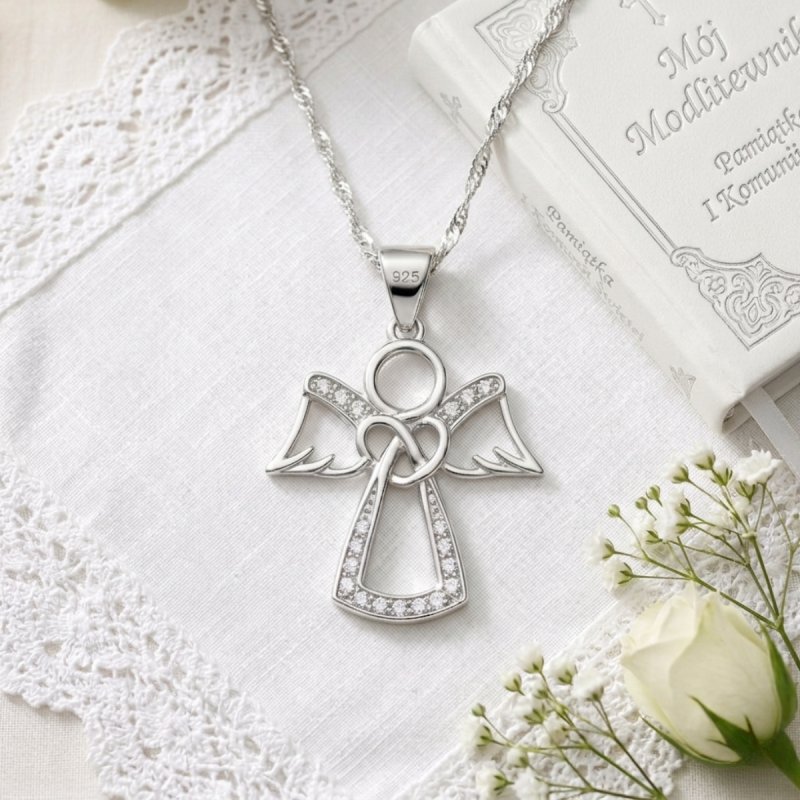 Łańcuszek medalik aniołek rodowany serce z cyrkonią srebro 925